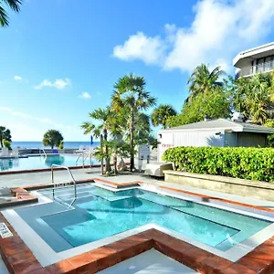 Papaya Place By Avantstay Great Location W Balcony Outdoor Dining Shared Pool Hot Tub Key West